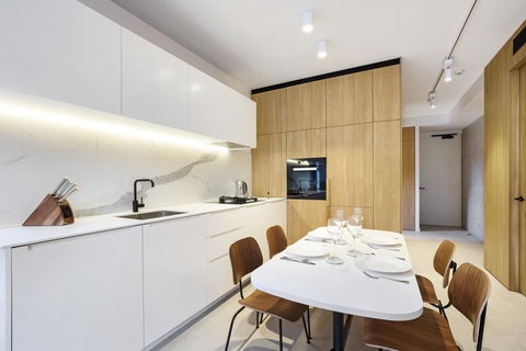 Surry Hills Modern Furnished Self-Contained Apartment (ELZ) - Internet Find 3