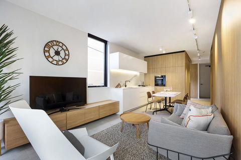 Surry Hills Modern Furnished Self-Contained Apartment (ELZ) - Internet Find 1