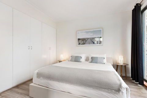 Surry Hills Modern Self-Contained One-Bedroom Apartment (19 FOV) - Internet Find 3