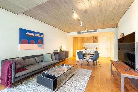 Surry Hills Self-contained 1 Bedroom Apartment (6 BRK) - Internet Find 0