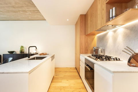 Surry Hills Self-contained 1 Bedroom Apartment (6 BRK) - Internet Find 2