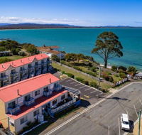 SWANSEA VILLAS - Internet Find