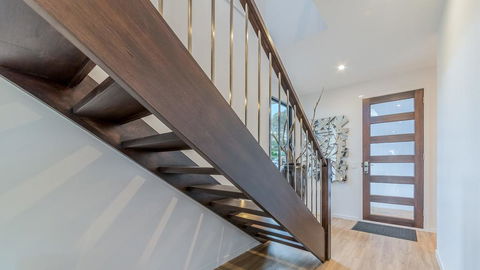 SWEEPING VIEWS - FREE WIFI & NETFLIX - PET FRIENDLY (OUTSIDE ONLY) - Internet Find 2