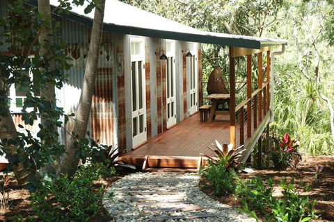 Sweet Love - Byron Bay Hinterland - Internet Find 0