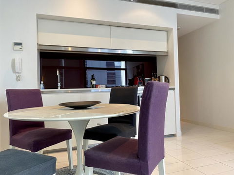 Sydney CBD Central Location - Spacious Apartment - Parking - Pool - Gym - Best Location - Internet Find 2