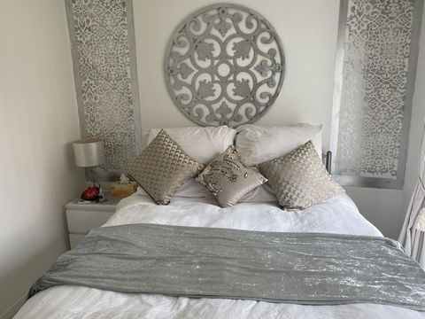 Sydney Executive Garden Apartments - Internet Find 1