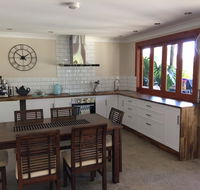 TAKURA HEIGHTS Modern Country Apartment with pool access - Internet Find