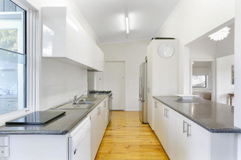 Tallarook Beach House - Very Close To Beach - Internet Find 3