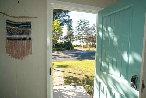 Tallowood Beachfront Cottage - Internet Find 2