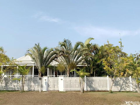 Tallulah Retreat - Valla Beach - Internet Find 0