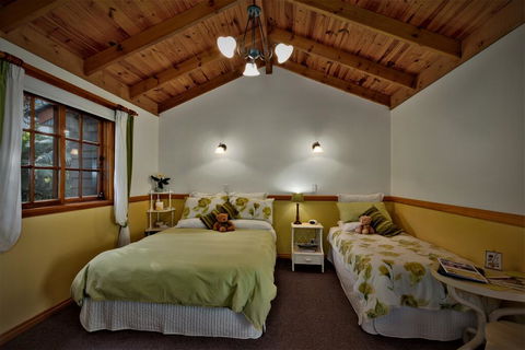 Tamborine Mountain Bed And Breakfast - Internet Find 1