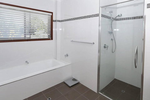 Tara Downs On Lake Albert - Internet Find 2