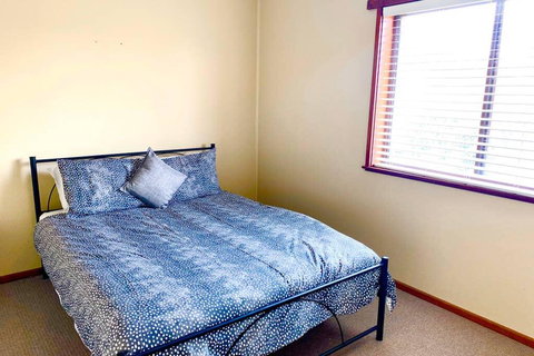 Tara Downs On Lake Albert - Internet Find 1