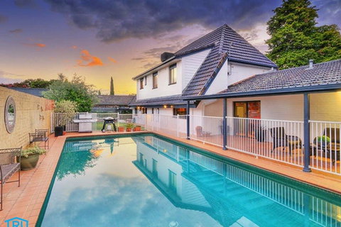 Tara Downs On Lake Albert - Internet Find 3