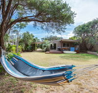 Tasman Surf House - so close to the beach - Internet Find