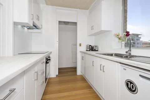 Tasman Towers - Unit 13 - Internet Find 2