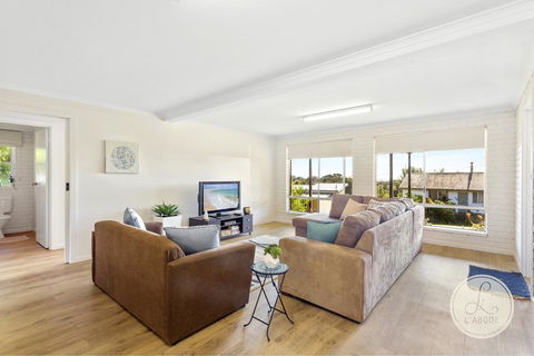 TASSIE SEASIDE SERENITY - L'Abode Accommodation - Internet Find 1