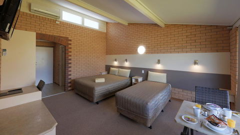 Tenterfield Motor Inn - Internet Find 1