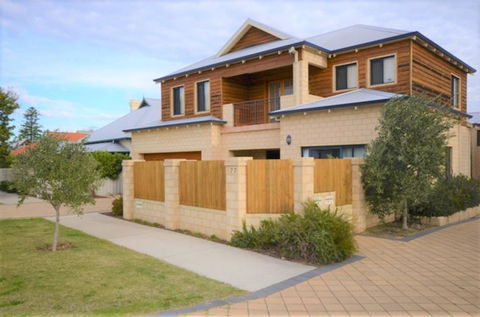 Terrific Townhouse - Internet Find 0