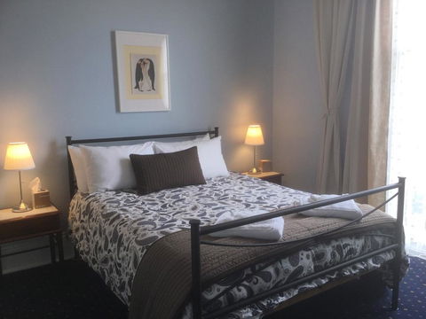 The Bank Guesthouse Glen Innes - Internet Find 1