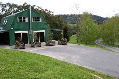 The Barn @ Charlottes Hill - Internet Find 0