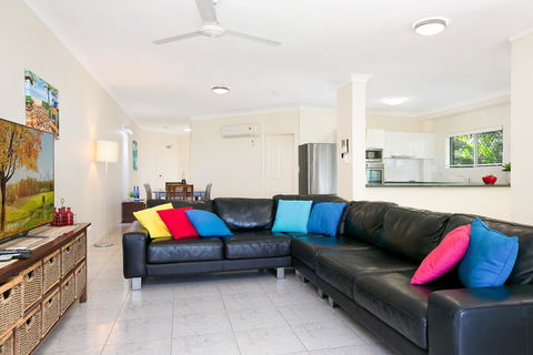 The Beach House 3BR Waterfront Apartment, Own WIFI - Internet Find 3