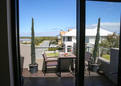 The Beach House At Bayside - Internet Find 1