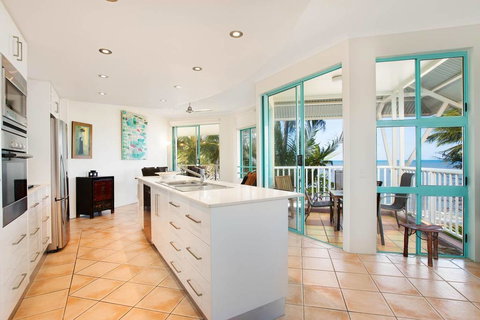 The Beach Shack 3BR Waterfront Resort, Own WIFI - Internet Find 1