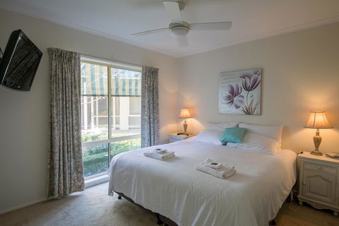 The Birch House - Silver Birches Luxury Accommodation Bright - Internet Find 0