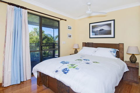 THE BOARDROOM ON BANKSIA - 11 Banksia Ave Bonny Hills - Internet Find 3