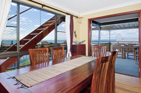 THE BOARDROOM ON BANKSIA - 11 Banksia Ave Bonny Hills - Internet Find 2
