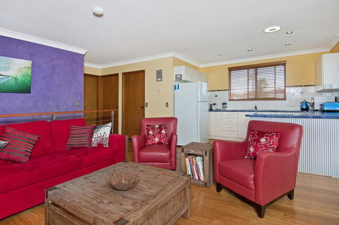 THE BOARDROOM ON BANKSIA - 11 Banksia Ave Bonny Hills - Internet Find 0