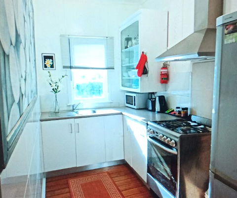 The Boathouse A 3 Bedroom House - Internet Find 2