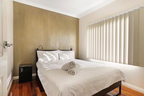 The Bud House - Internet Find 3