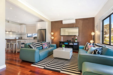 The Bud House - Internet Find 1