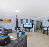 The Burra Break - 3 minute walk to beach access - Internet Find
