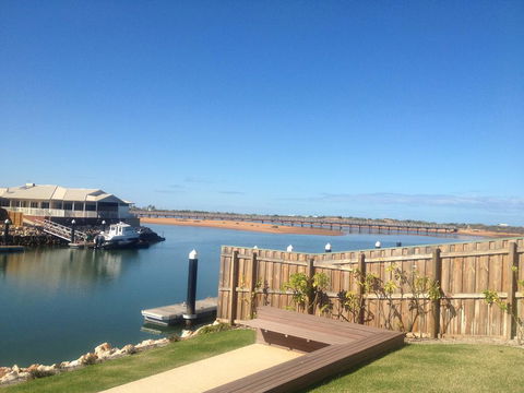 The Carnarvon Luxury Canal Home - Internet Find 2
