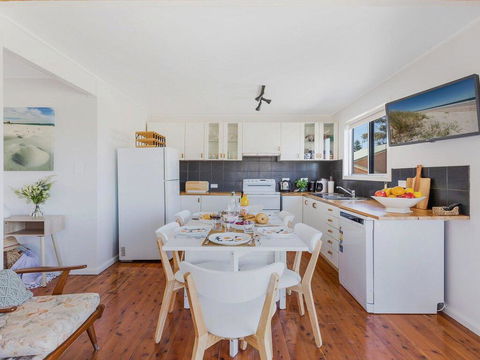 The Chalet At Callala Beach - Beach House Character - Internet Find 1