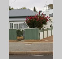 The Comfort Cottage on Williams - Internet Find