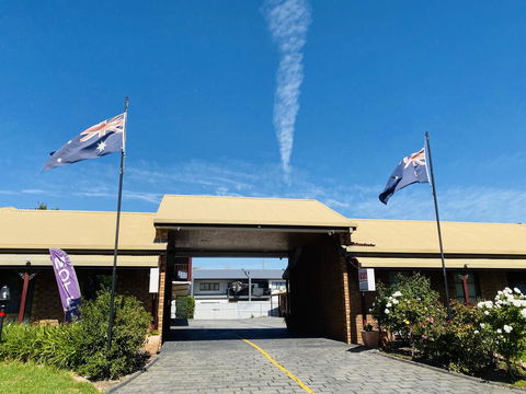 The Cottage Motor Inn Albury - Internet Find 2