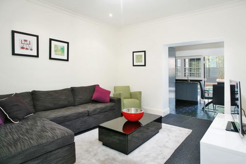 The Courtyard Of St Neot - Art Deco 2BR Potts Point Apartment With Large Courtyard In Stunning Location - Internet Find 0
