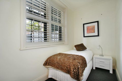 The Courtyard Of St Neot - Art Deco 2BR Potts Point Apartment With Large Courtyard In Stunning Location - Internet Find 2