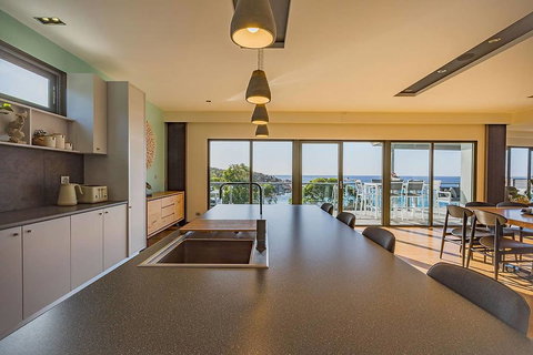 The Cove Bay Of Fires - Internet Find 3