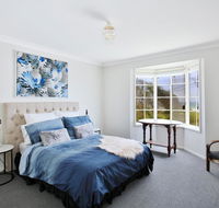 The Crescent - Pet Friendly - 1 Min to Beach - Internet Find
