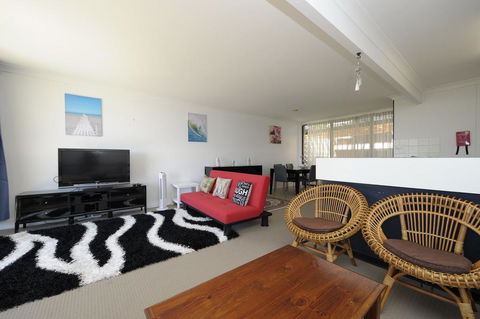 The Crest Unit 5 - Shoal Bay - Internet Find 1