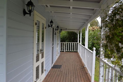 The Doll's House - Charming 2 Bedroom Cottage Just A Short Walk From The Village - Internet Find 2