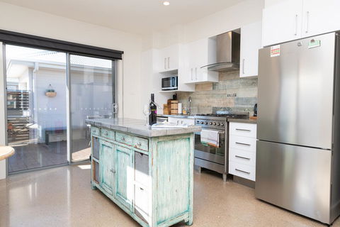 The Endsleigh -1 Bedroom Villa, Free Wifi, Near CBD - Internet Find 3