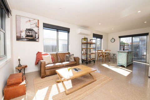 The Endsleigh -1 Bedroom Villa, Free Wifi, Near CBD - Internet Find 2