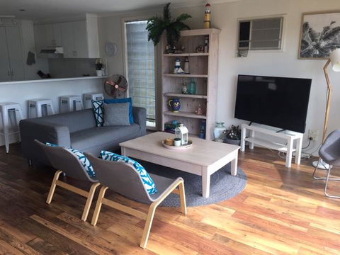 The Esplanade Holiday Home - Internet Find 1