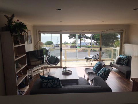 The Esplanade Holiday Home - Internet Find 2